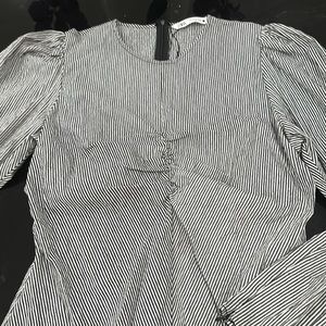 Zara Top size L striped top, ruched front, zipper back closure brand new no tags